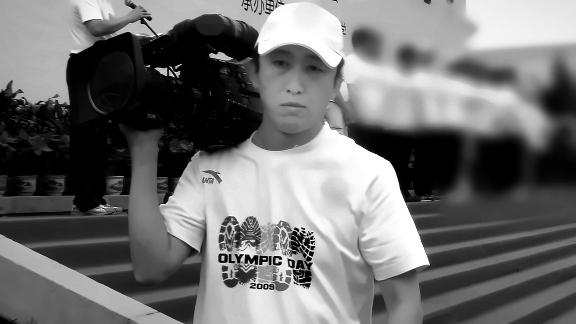 Weiping Ji with a shoulder-mounted camera